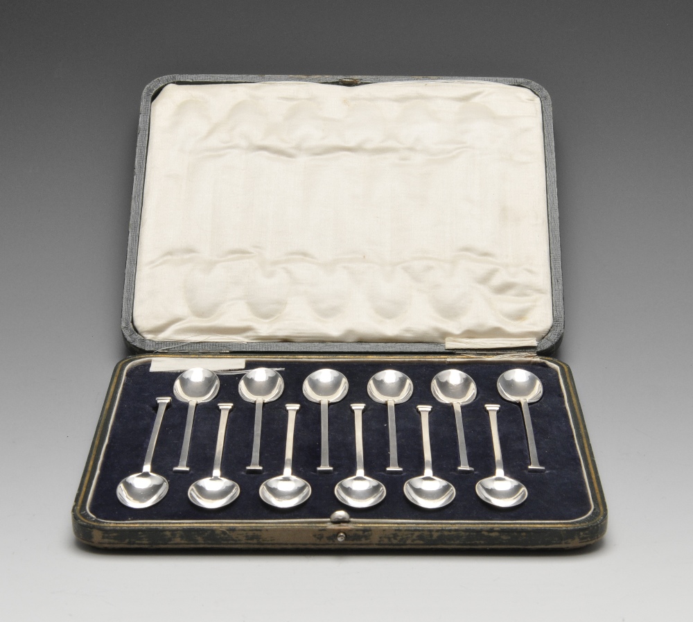 A cased set of twelve George V silver teaspoons, having stepped terminals to the plain square-form