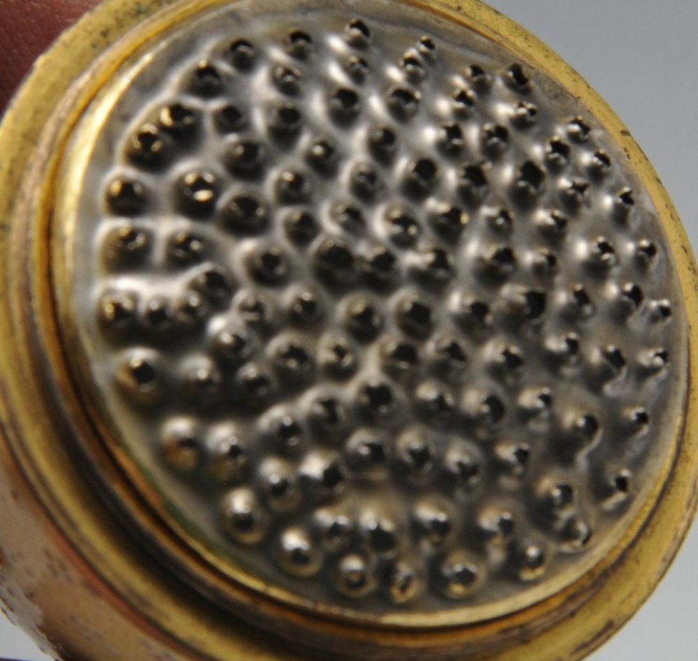 An enamel nutmeg grater of ovoid form, with gold tone mounts and gilt borders surrounding painted - Image 5 of 6