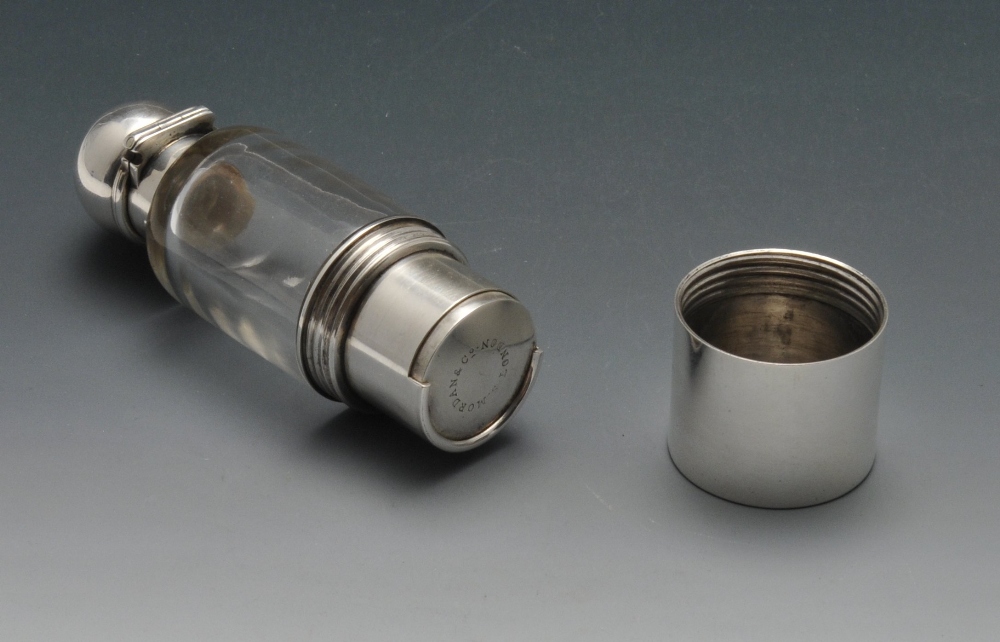 A Victorian combination scent bottle and sovereign holder, the clear glass cylindrical body with - Image 2 of 5