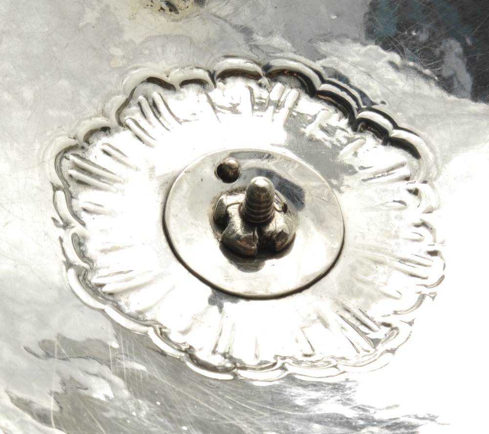 A matched pair of early nineteenth century Irish silver entree dishes, each of circular form with - Image 6 of 12