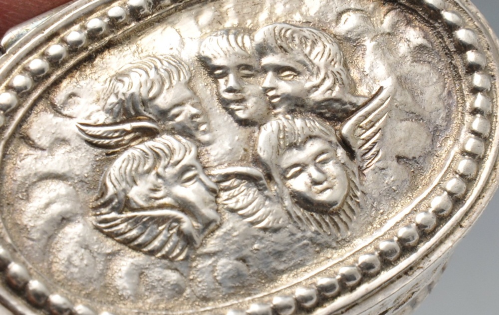 An early nineteenth century French silver snuff box, the oblong engraved form with canted corners - Image 12 of 13