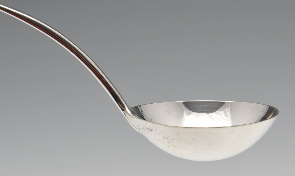 A pair of George IV silver sauce ladles in plain Old English pattern. Hallmarked Thomas Wallis ( - Image 3 of 5