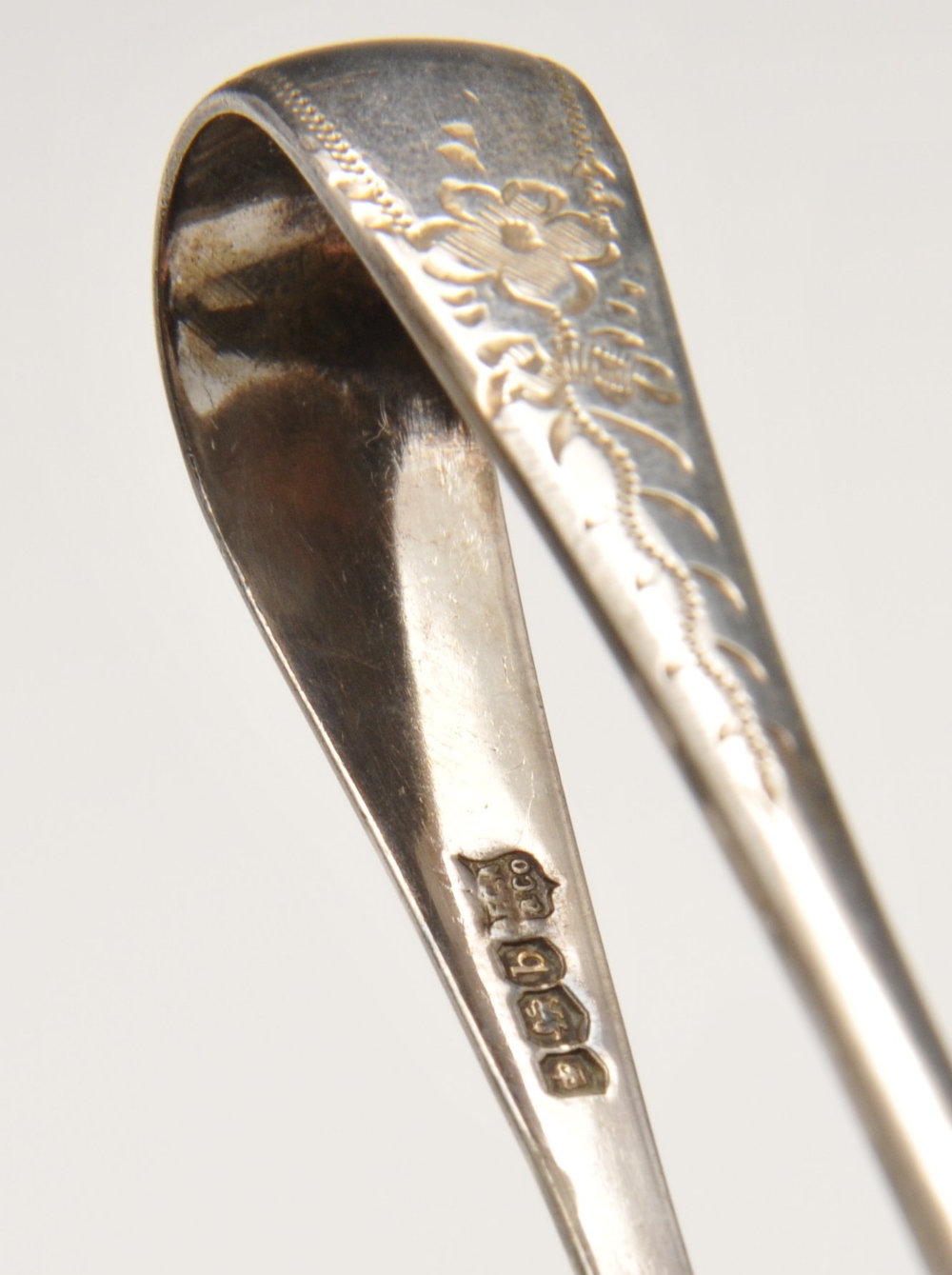 A cased set of six George V silver spoons and sugar tongs, each having floral engraving to the stem. - Image 4 of 4