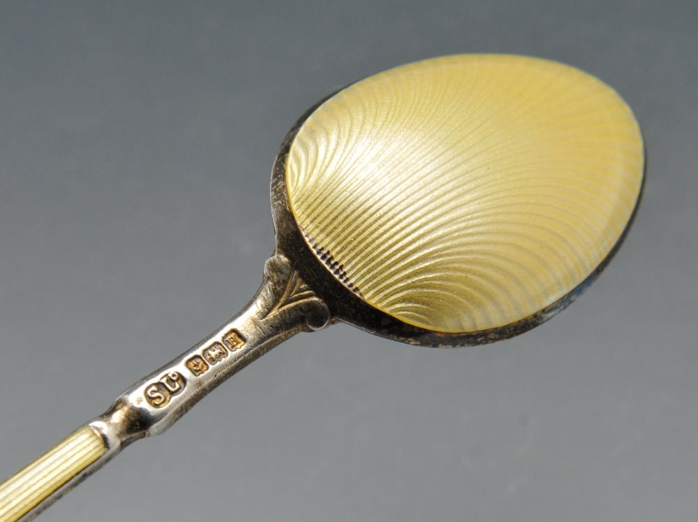 An Edwardian set of six silver coffee spoons in Albany pattern with shell bowls, hallmarked - Image 3 of 9