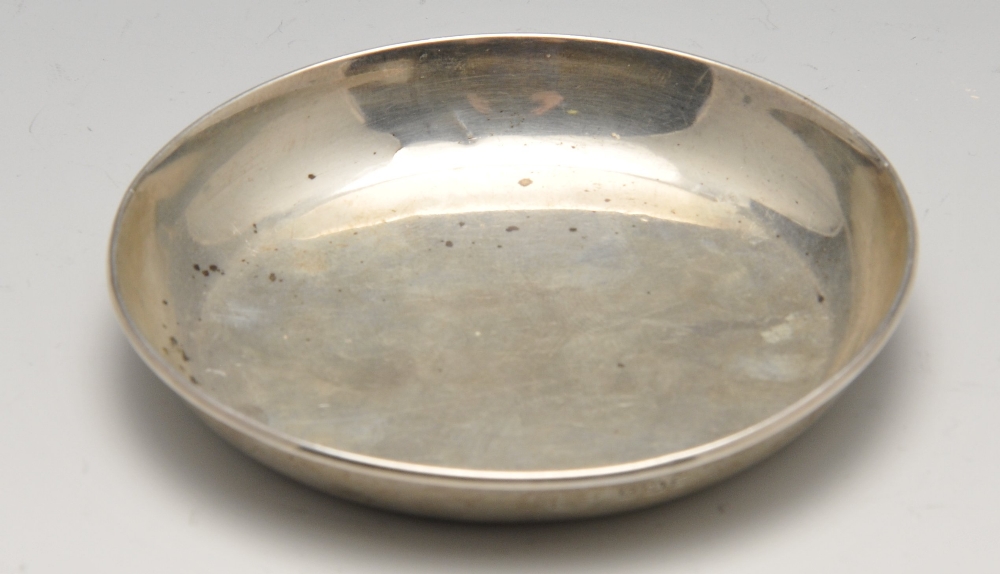 A 1930's silver bonbon dish, of lobed circular form having with beaded edge and raised upon - Image 5 of 6