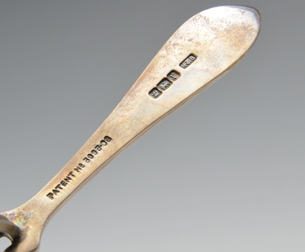 A cased pair of Edwardian silver jam spoons, each with hook to rest on the rim of a jar, - Image 2 of 5