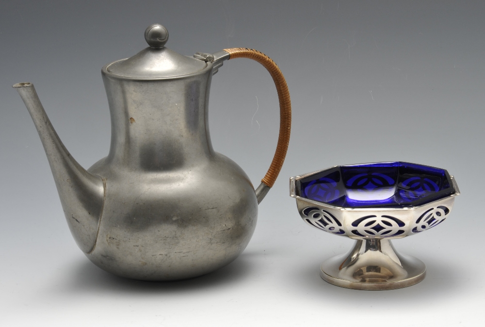 A selection of silver plated items to include a pair of wine coasters, a twin handled fluted bowl, - Image 7 of 8