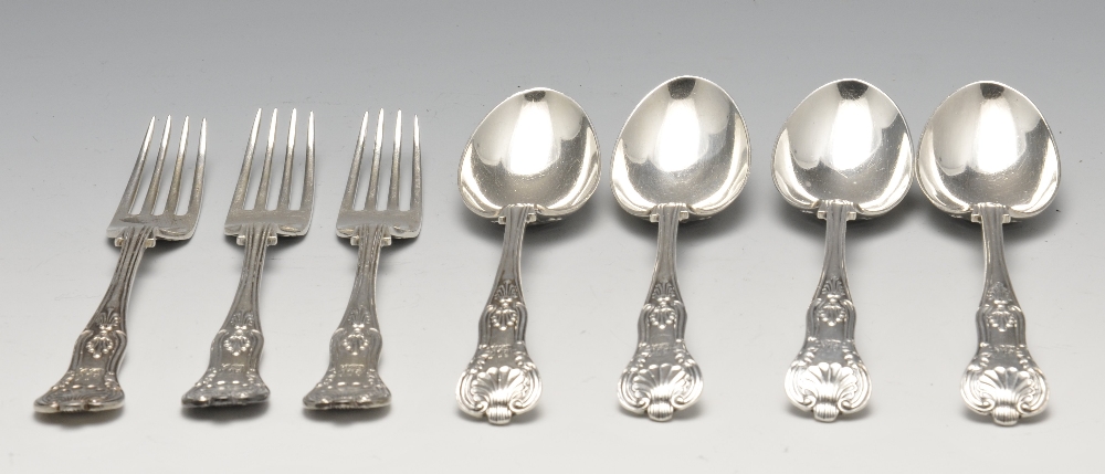 A late Victorian silver Kings pattern part canteen, comprising six dinner forks, three side forks, - Image 9 of 9