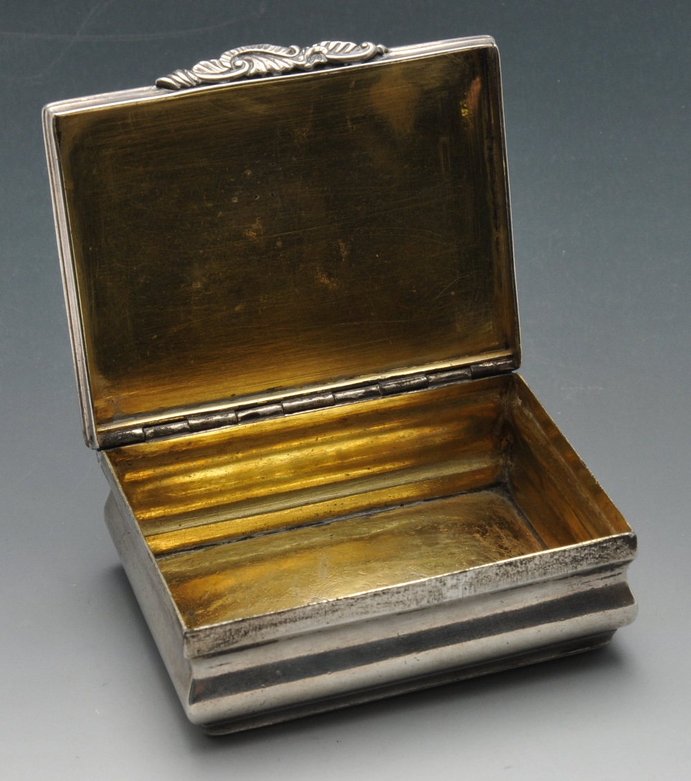 A continental snuff box, possibly eighteenth century, the rectangular form with curved sides and the - Image 2 of 4