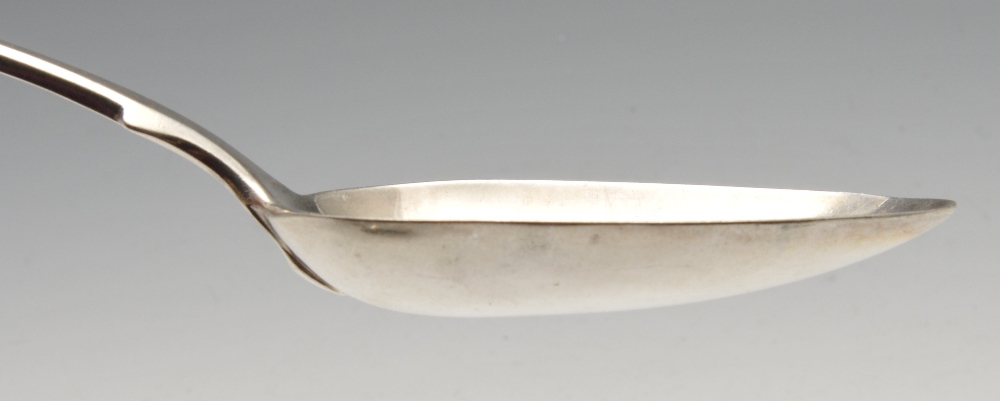 A pair of Victorian silver Fiddle pattern basting spoons with crested terminals. Hallmarked - Image 3 of 6