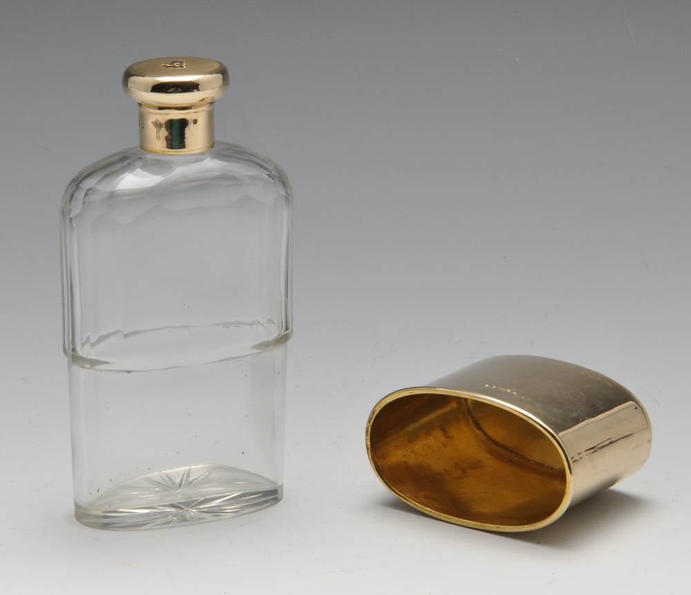 A 1920's 9ct gold mounted hip flask, the glass body with faceted shoulders, detachable cup and - Image 4 of 4