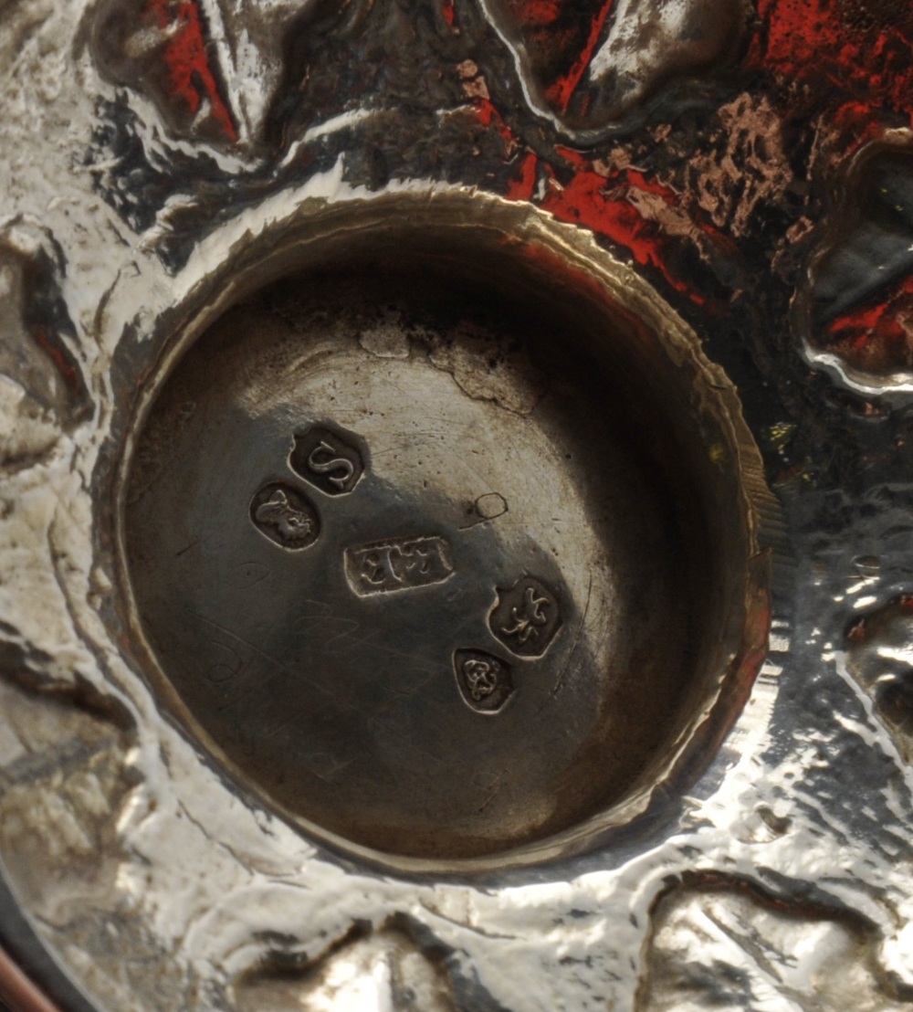 A William IV silver mustard pot of bulbous form to a footed base with petal rim, decorated - Image 2 of 6