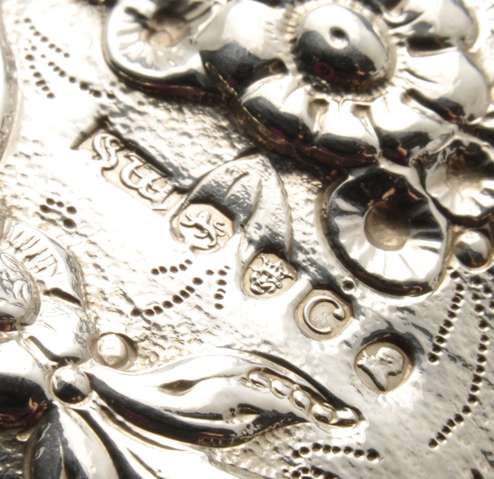 A late George III silver sugar bowl, the circular tapering form with twin foliate capped scroll - Image 2 of 5