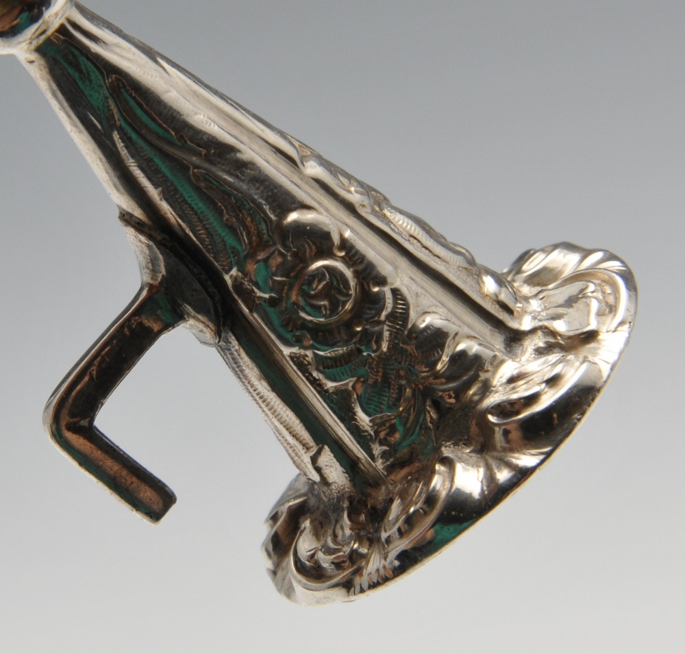 A George IV silver chamberstick decorated in high relief with floral scrolls. Hallmarked James - Image 5 of 5