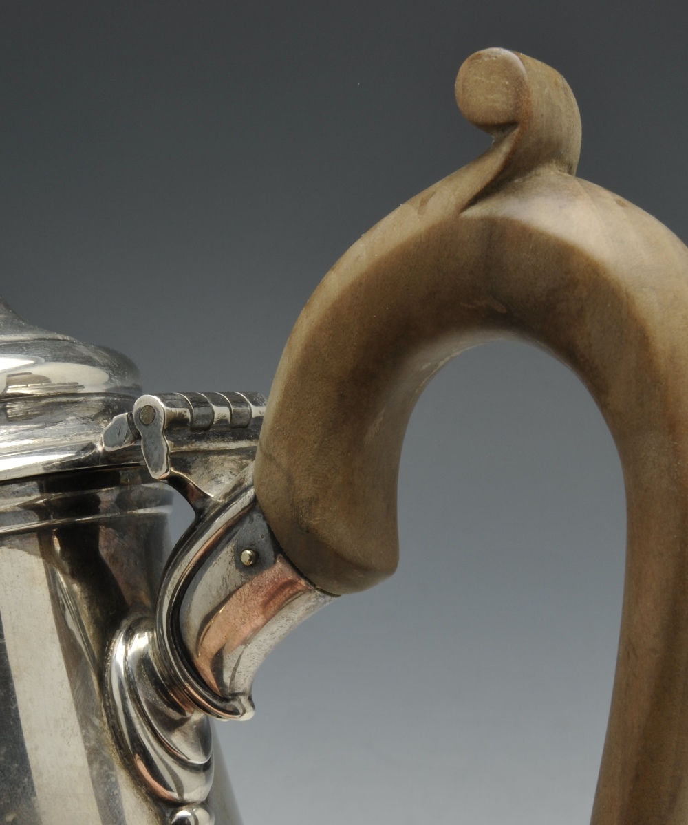 A 1960's silver tea service, comprising teapot, coffee pot, cream jug and twin-handled sugar bowl, - Image 4 of 12