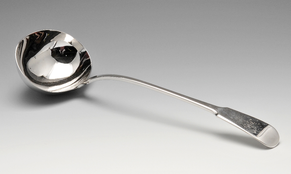 A George IV silver soup ladle in Fiddle pattern with initialled terminal. Hallmarked Richard