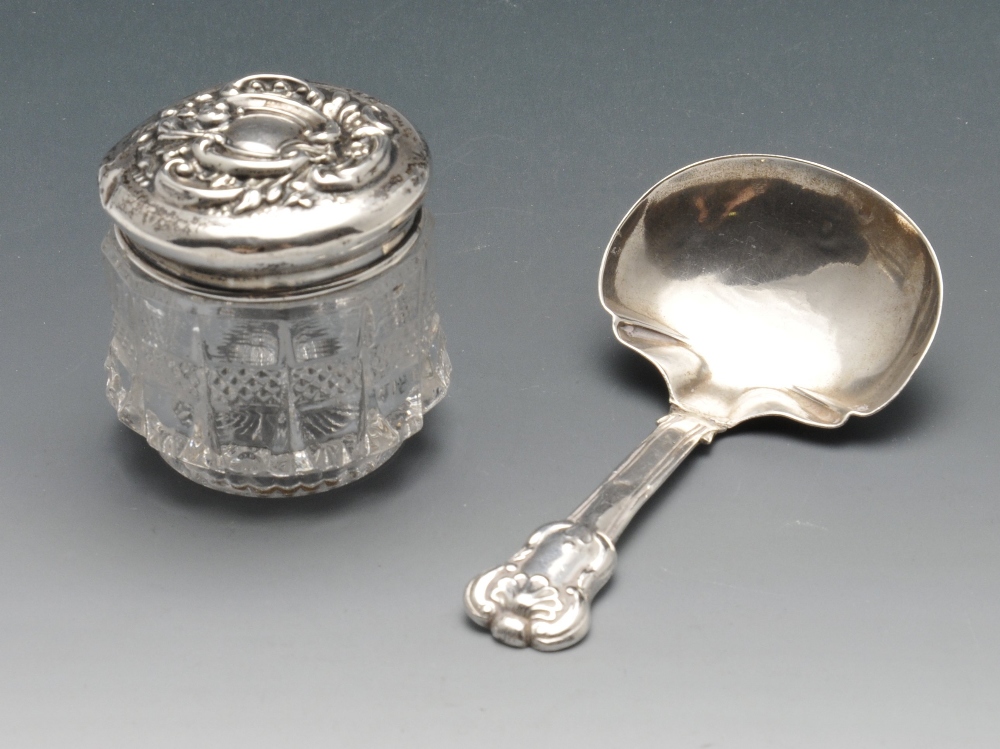 An early twentieth century silver pepper pot and a matching mustard pot with blue glass liner, - Image 5 of 15