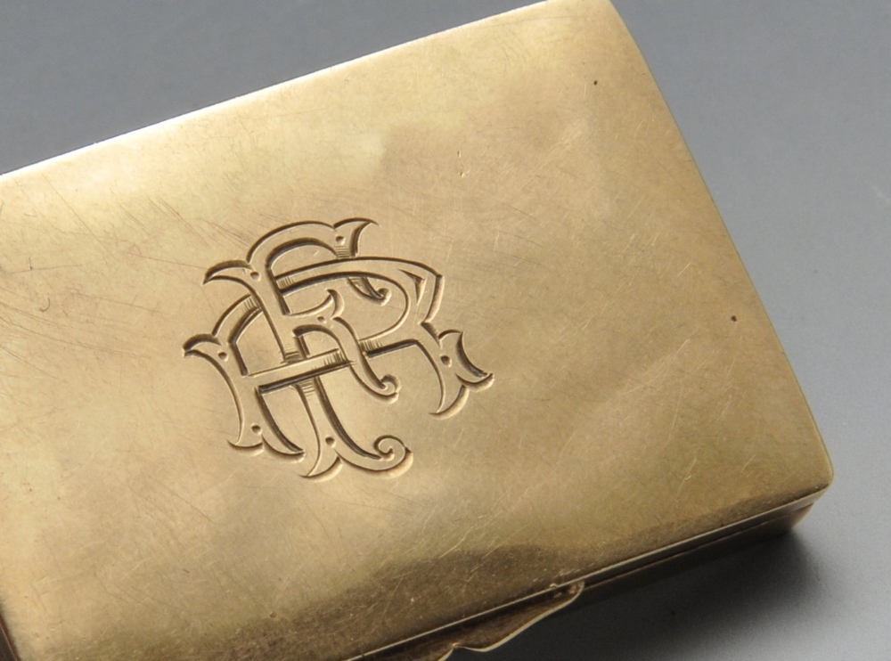 A 1960's 9ct gold small snuff or pill box, of plain rectangular form having engraved initials to the - Image 4 of 4