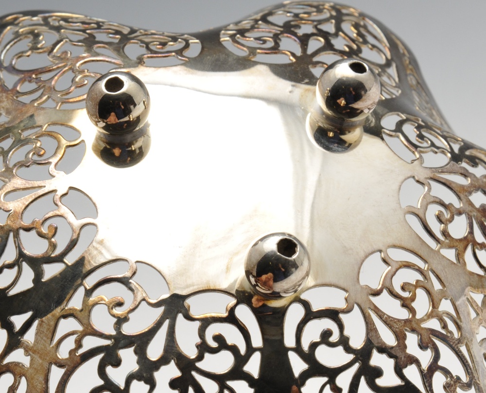 A 1920's silver pierced bonbon dish, of oval outline having scalloped rim and pierced border leading - Image 3 of 7