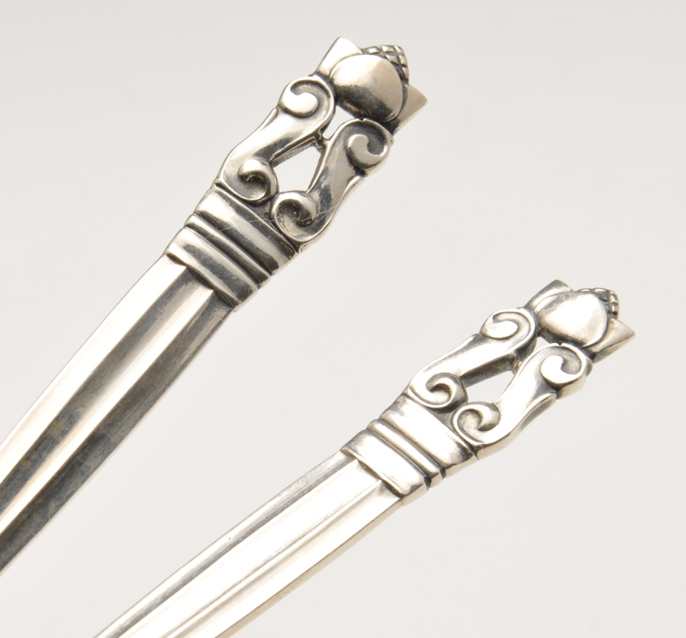 A 1920's set of twelve Acorn pattern silver grapefruit spoons by Georg Jenson complete with - Image 5 of 6