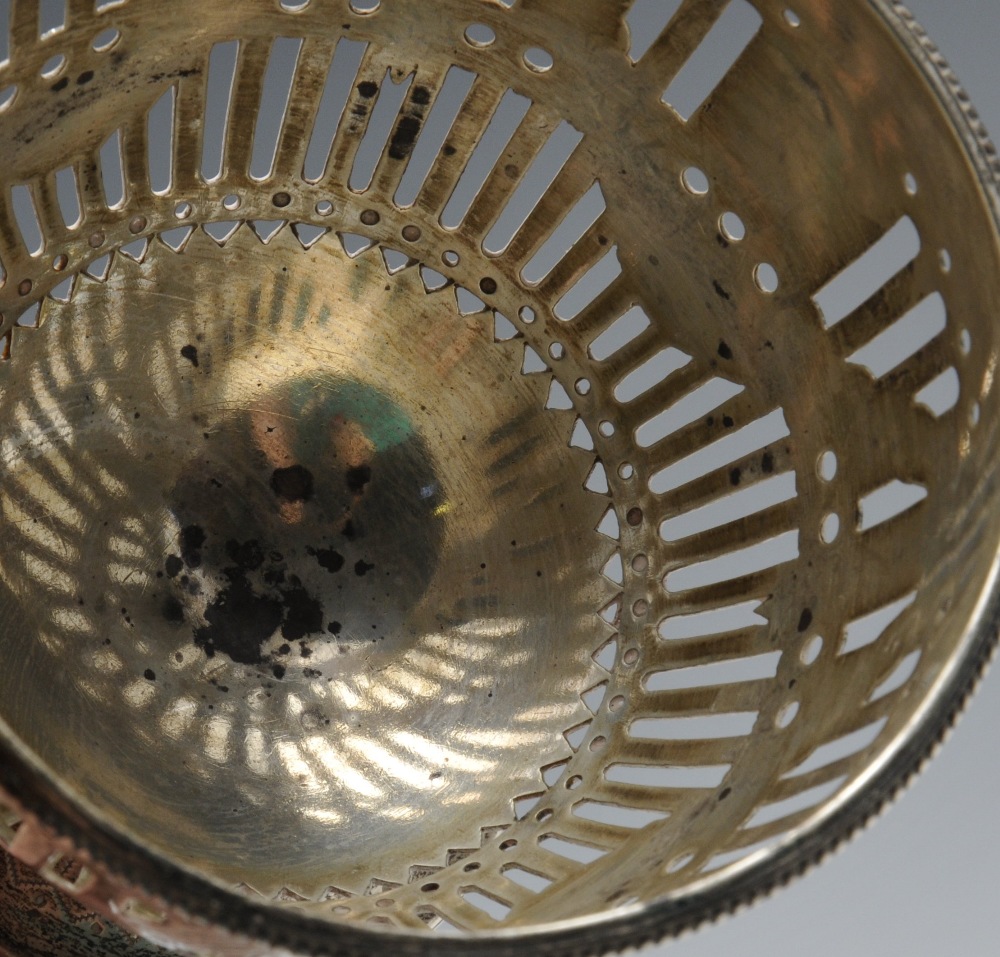 A Victorian silver sugar dish, the conical form with vertical pierced decoration embellished with - Image 4 of 4