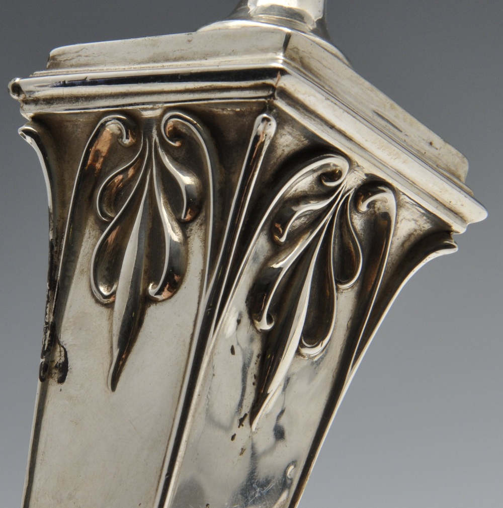 A matched pair of early twentieth century Scottish silver candlesticks, each with a stepped and - Image 3 of 5