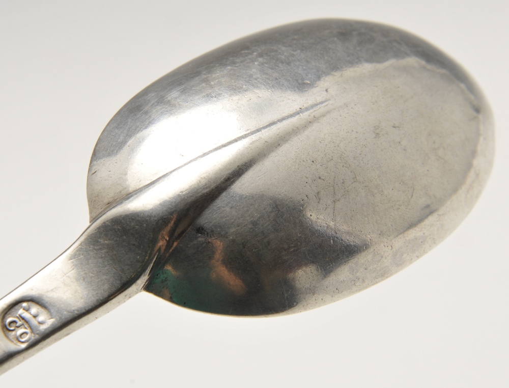 A Queen Anne, silver Dog-nose spoon with initialled terminal. Hallmarked John Cory, London, probably - Image 3 of 7