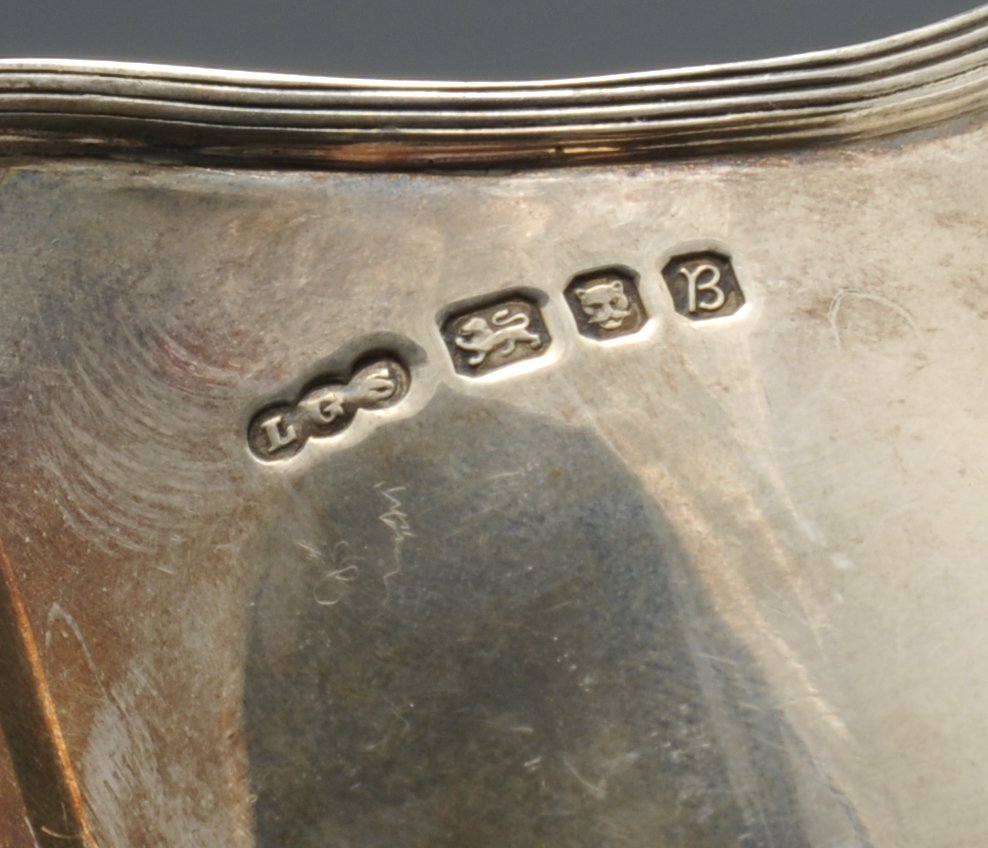 A Georgian silver pap boat of plain form, hallmarks indistinct, length measures 4 6/8 inches (12 cm) - Image 11 of 11