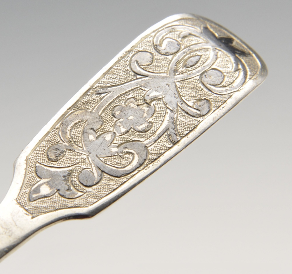 A set of eight mid-nineteenth century Russian silver spoons, each in a Fiddle style pattern with - Image 3 of 7