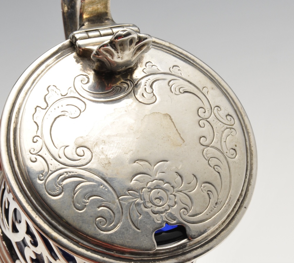 An early Victorian silver mustard pot with blue glass liner, the circular form with foliate scroll - Image 4 of 6