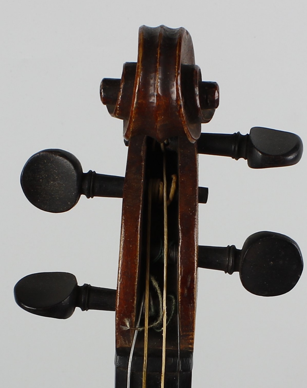 A Maidstone Murdoch Murdoch & Co. violin. Having detailed paper label to interior, 23 (58.5 cm) - Image 2 of 5