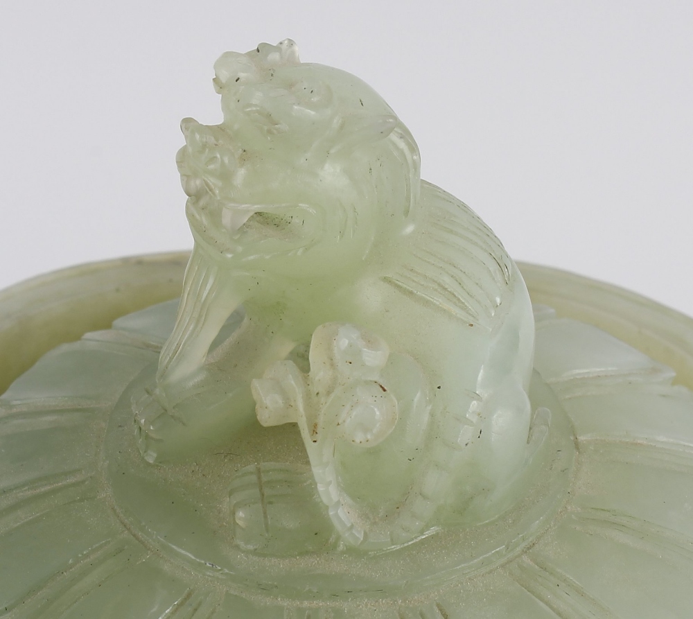 A Chinese carved green hard stone bowl and cover, the body carved with dual dragon and pearl - Image 2 of 7
