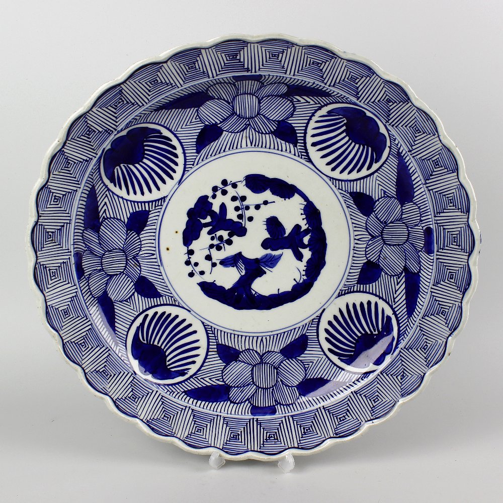 A box containing assorted oriental blue and white porcelain. To include a lobed charger, 18 (46cm)