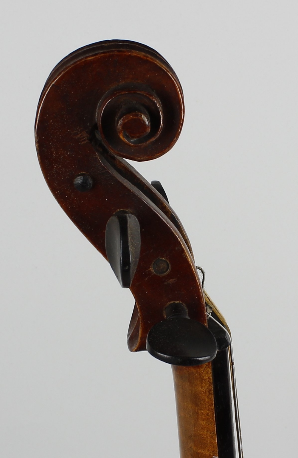 A Maidstone Murdoch Murdoch & Co. violin. Having detailed paper label to interior, 23 (58.5 cm) - Image 5 of 5