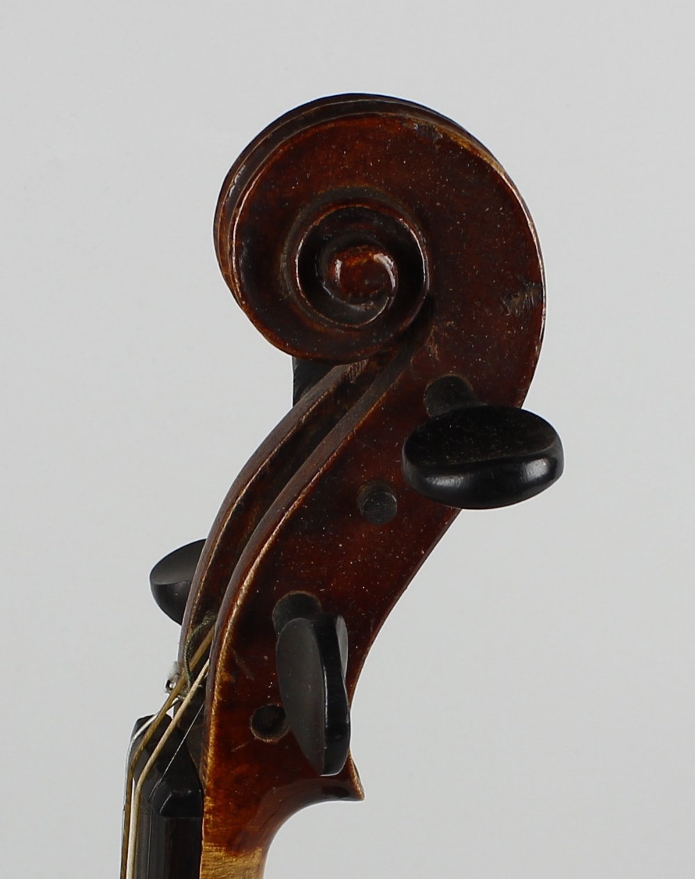 A Maidstone Murdoch Murdoch & Co. violin. Having detailed paper label to interior, 23 (58.5 cm) - Image 3 of 5