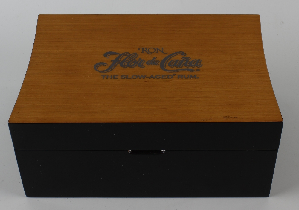 A boxed 750ml bottle of Ron Flor de cana single estate rum. 18 years old, 35% ABV, in branded - Image 3 of 4