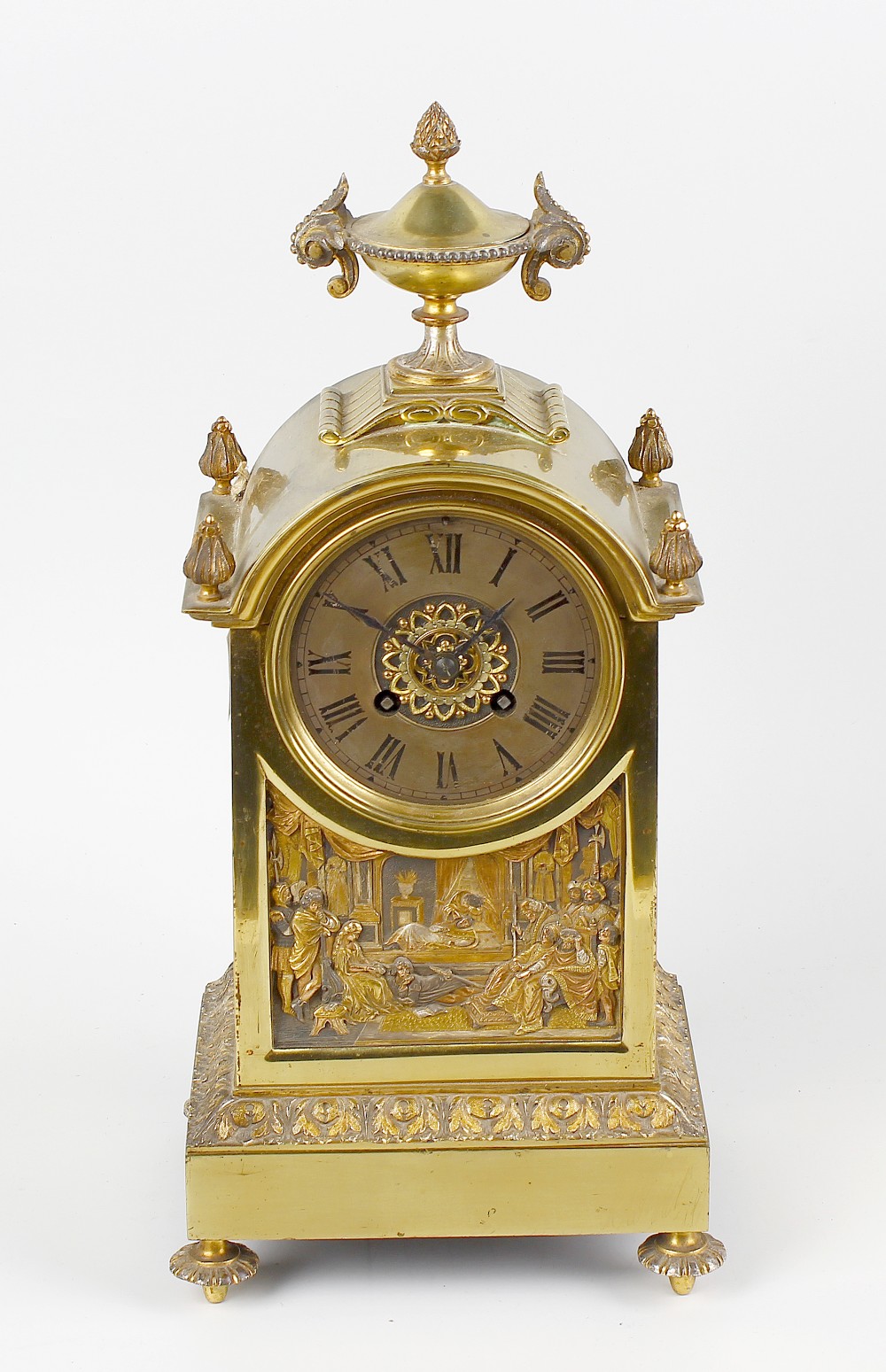 A late 19th century French brass mantel clock. The 3.75 Roman dial with rosette centre, the two
