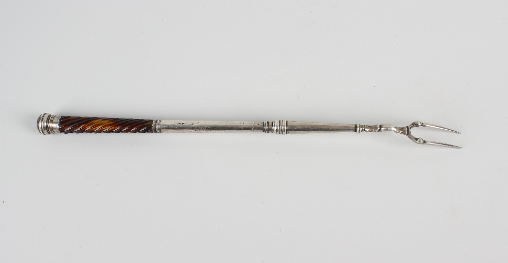 An unusual tortoiseshell-handled white metal toasting fork. Believed 18th century, the two-prong - Image 2 of 2
