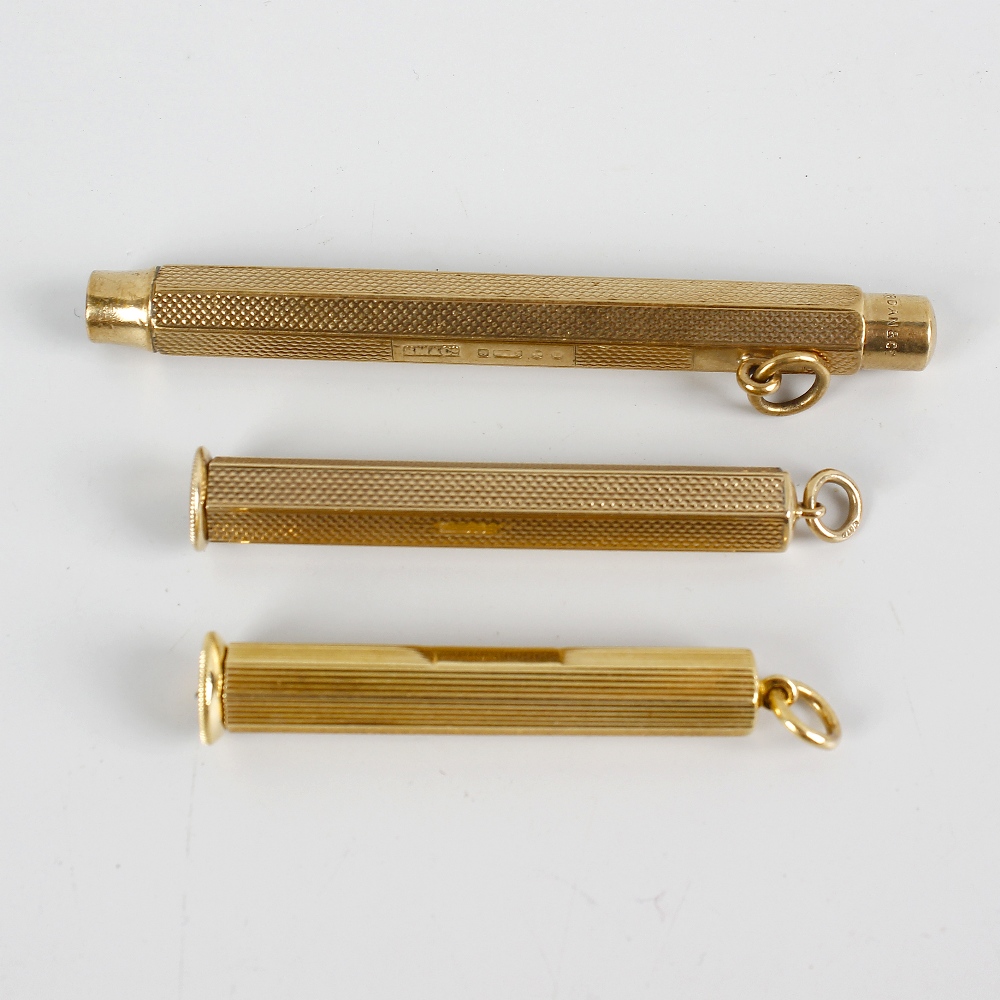 An 18ct gold cigar piercer, the hexagonal outer case enclosing cylindrical piercer and the whole