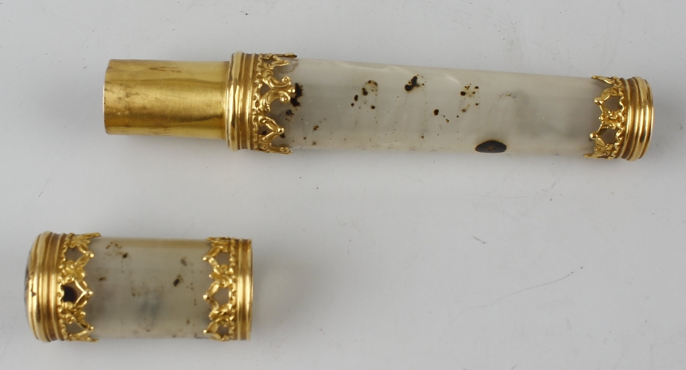 A Palais-Royal style moss-agate bodkin case, of cylindrical form having ogee pierced gilt mounts, - Image 2 of 3