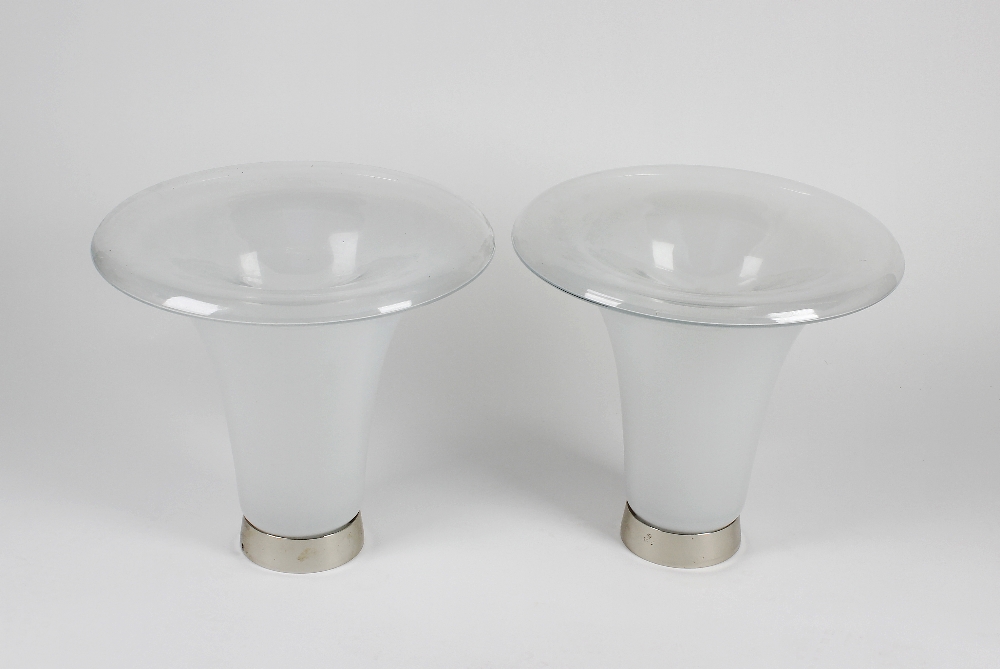 A pair of 20th century glass table lamps, in the style of Vistosi (Murano, Italy). Of flaring form