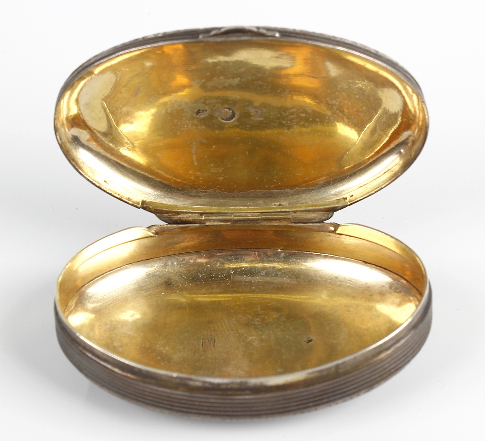 A Continental white metal oval snuff box Circa 1800, the fan-reeded hinged cover with oval cartouche - Image 2 of 2