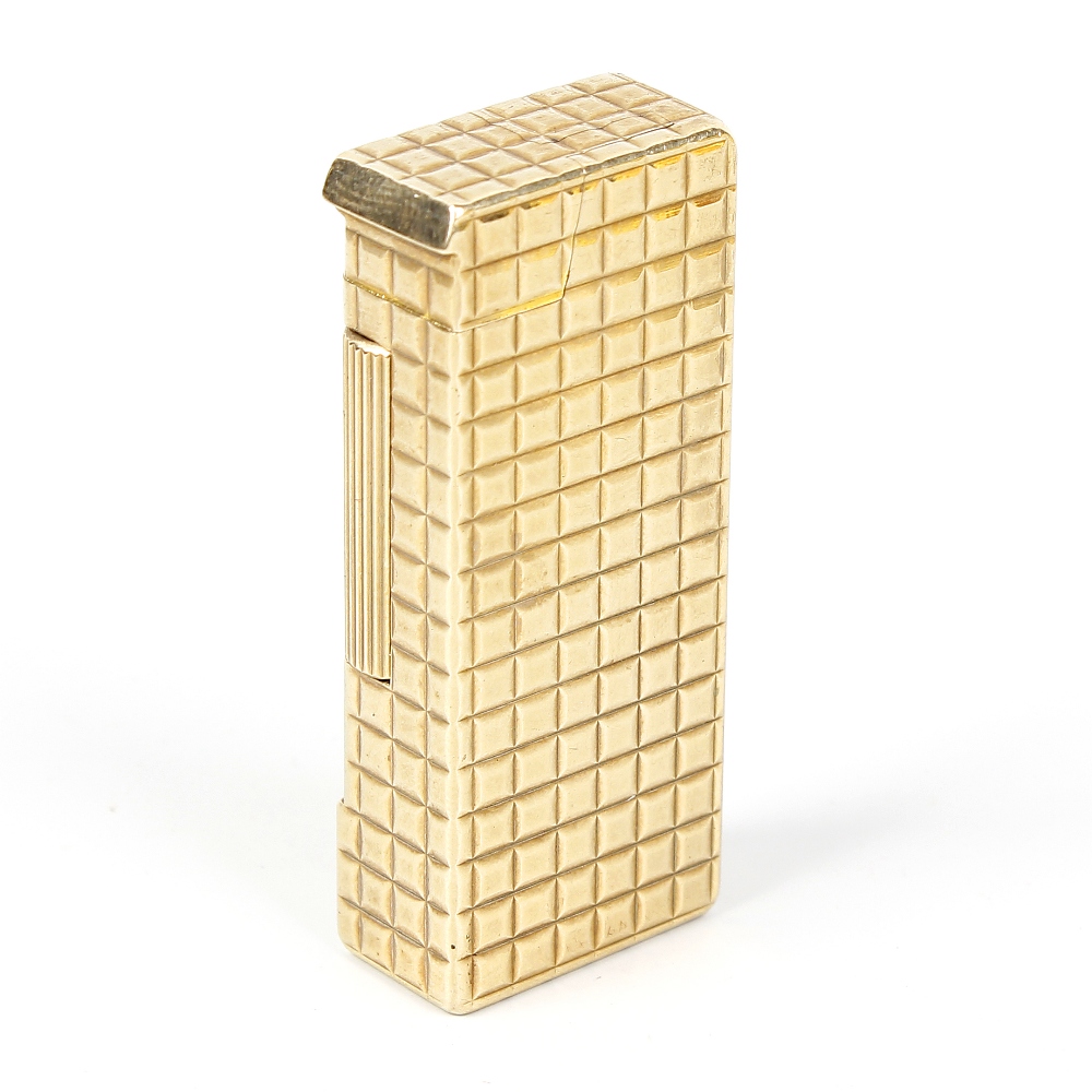 A Dunhill 9ct gold lighter. Of rectangular form having chequered texture to the whole, hallmarked