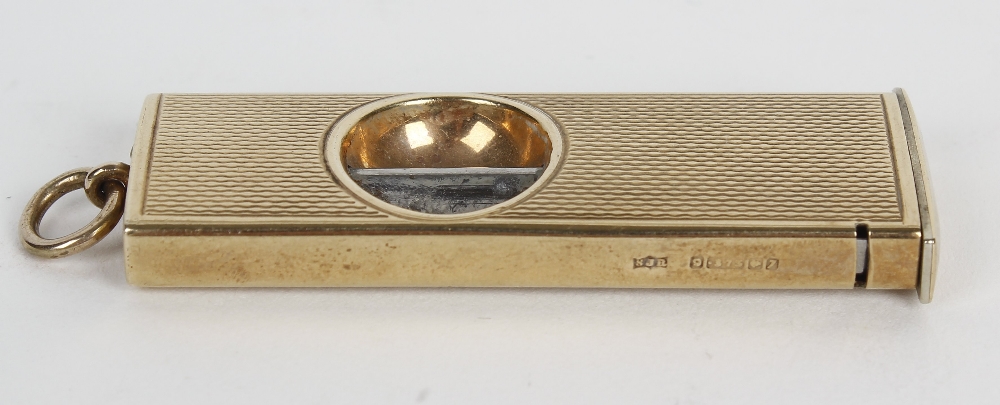 A 1980's 9ct cased cigar cutter. Of rectangular form having textured surface and circular aperture - Image 2 of 2