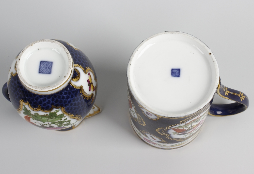 A scale blue porcelain sparrow-beak lidded jug and mug. Probably Samson of Paris, 19th century in - Image 3 of 3