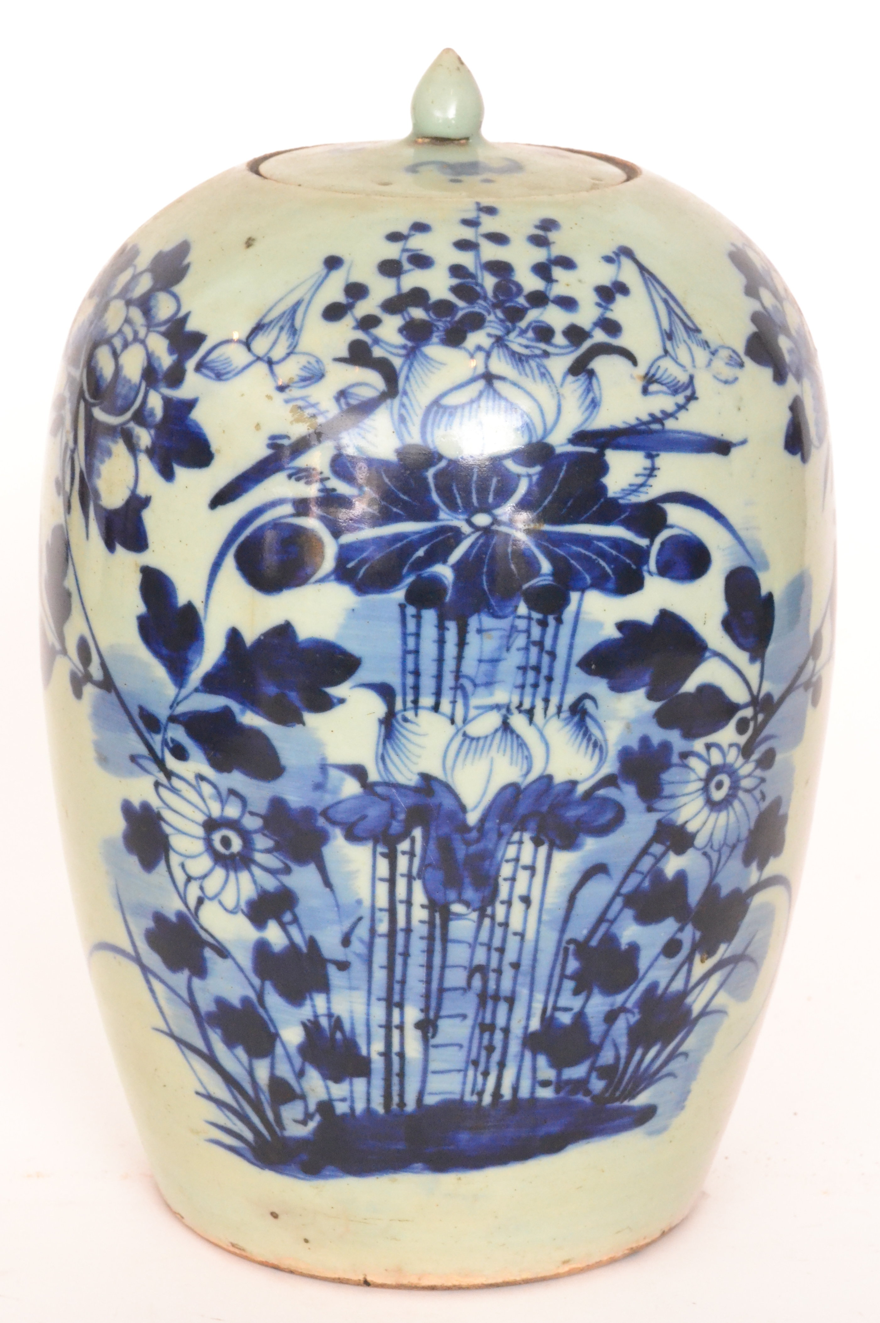 A 19th Century Chinese export blue and w