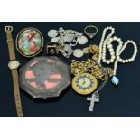 A small parcel lot of assorted jewellery
