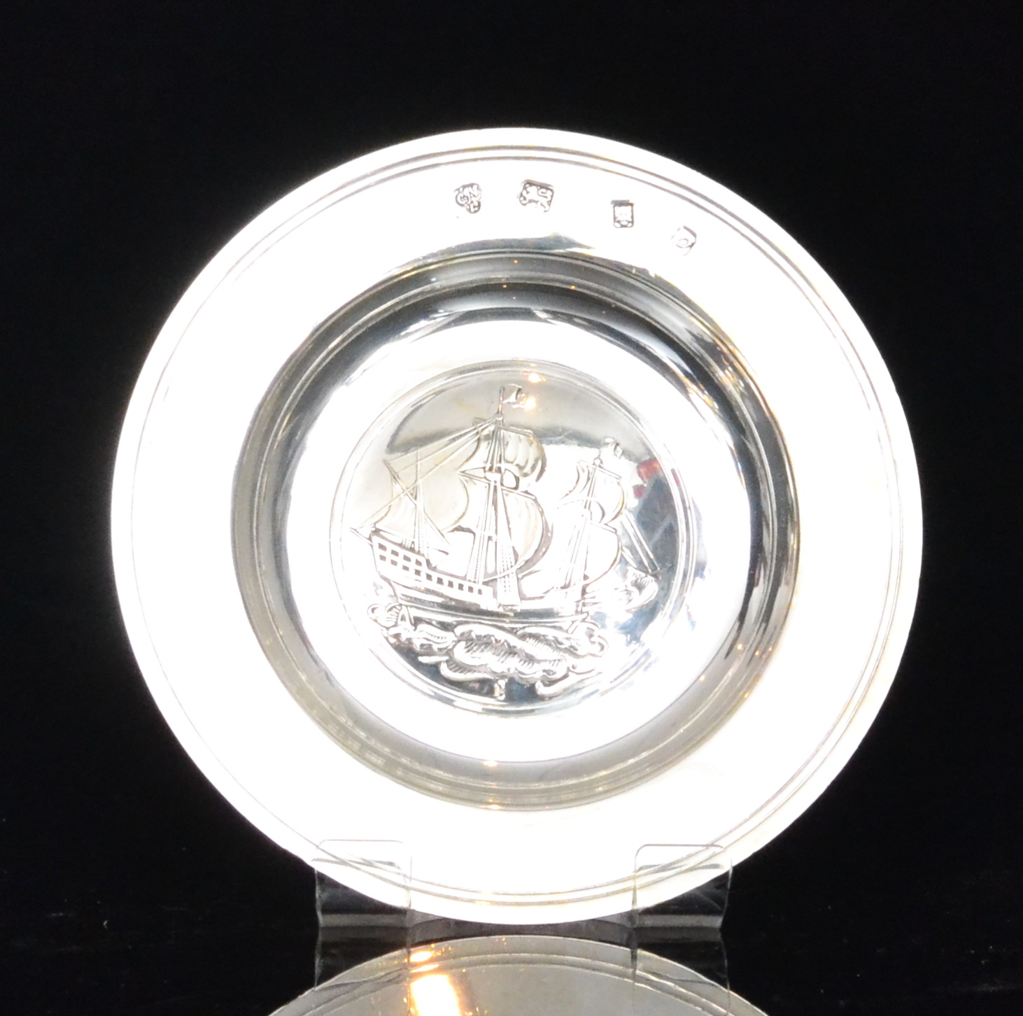 A modern hallmarked silver circular trin