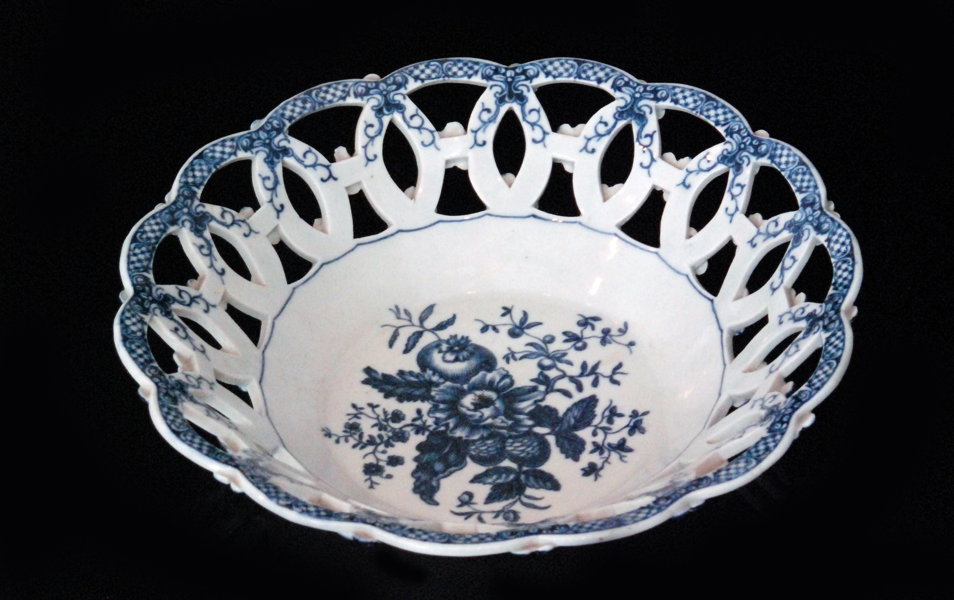 A late 18th Century First Period Worcester circular basket decorated in the underglaze blue and