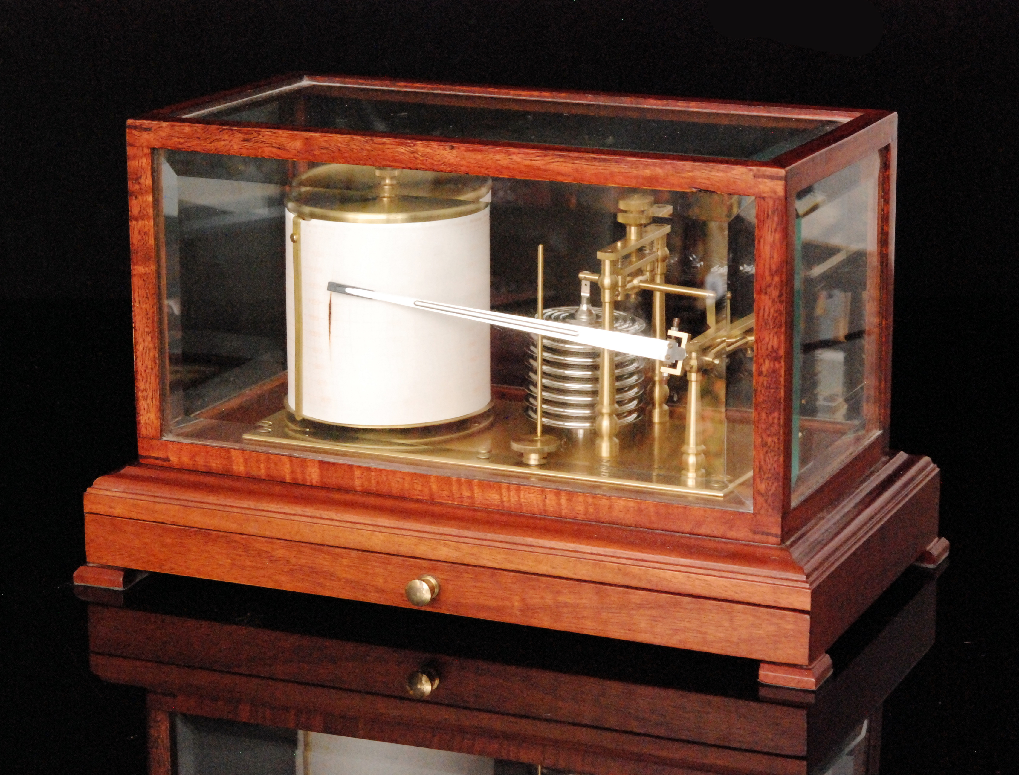A 20th Century barograph by Thomas Armstrong and Brothers Limited Manchester No 3605 in a bevelled